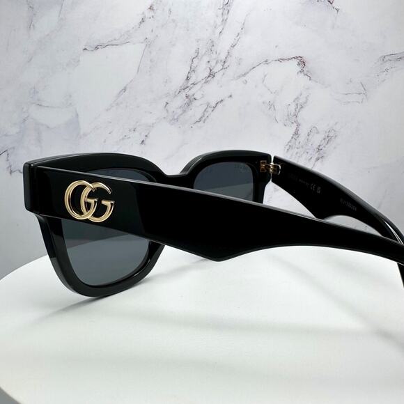 New Gucci Sunglasses Black Gold Square
